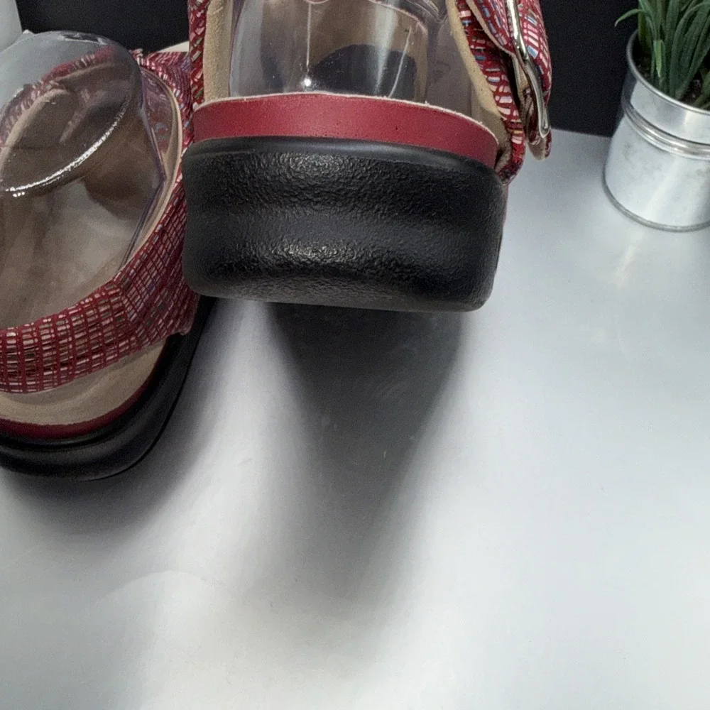 SAS Relaxed Rainbow Sandals Womens 7 Red Leather Open Toe Casual Slingback Strap